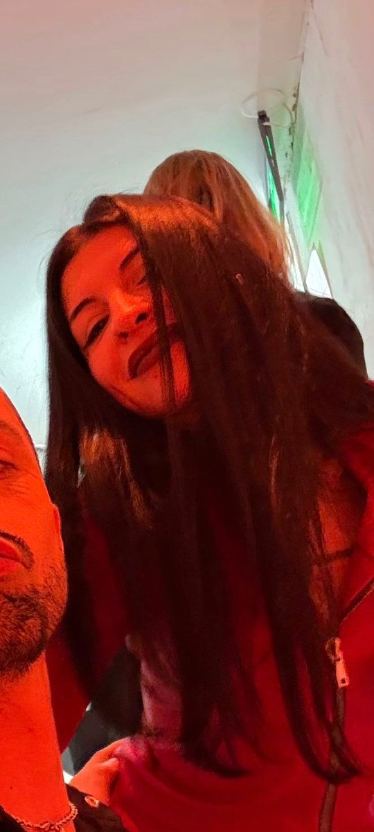 CazzuxSelena's tweet photo. Esta foto de Cazzu me da tantas vibes del 2018 https://t.co/WSUGrXReYM