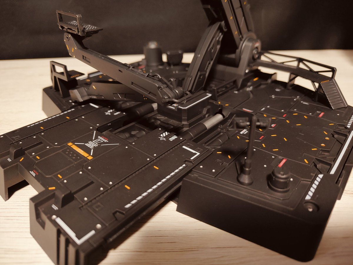 makoshi841694's tweet image. いつの間にやらベースに色がついてぶどうが４っつも組み上がってた
これでだいたい骨組みは終了らしい
あとは外装パーツのみ
あと偽物の偽物の赤い人専用機
模造品の模造品か
その名も赤紅３倍速(笑)
センスあるよね(笑)(笑)

 #中華キット
 #axismodel KSHATRIYA
 #ガンプラ好きな人たちと繋がりたい