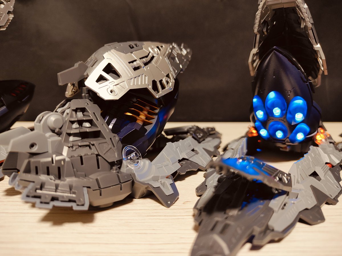 makoshi841694's tweet image. いつの間にやらベースに色がついてぶどうが４っつも組み上がってた
これでだいたい骨組みは終了らしい
あとは外装パーツのみ
あと偽物の偽物の赤い人専用機
模造品の模造品か
その名も赤紅３倍速(笑)
センスあるよね(笑)(笑)

 #中華キット
 #axismodel KSHATRIYA
 #ガンプラ好きな人たちと繋がりたい