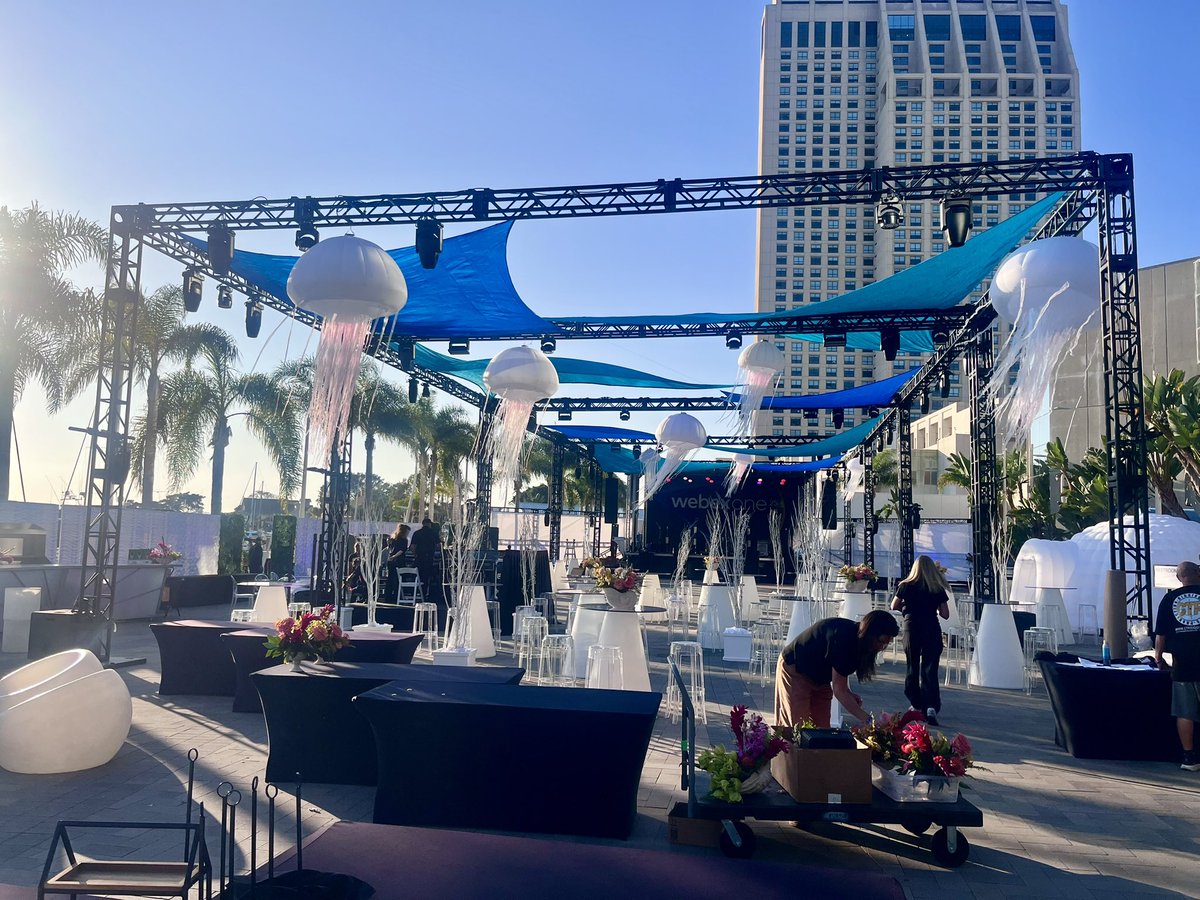CXAccelerator's tweet image. This will be a night to remember at #WebexOne!