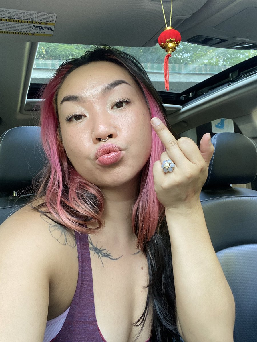 ElleLovely's tweet photo. In the middle of running errands but had to remind you that I’m pretty 💖💖 https://t.co/in1wbInA7K