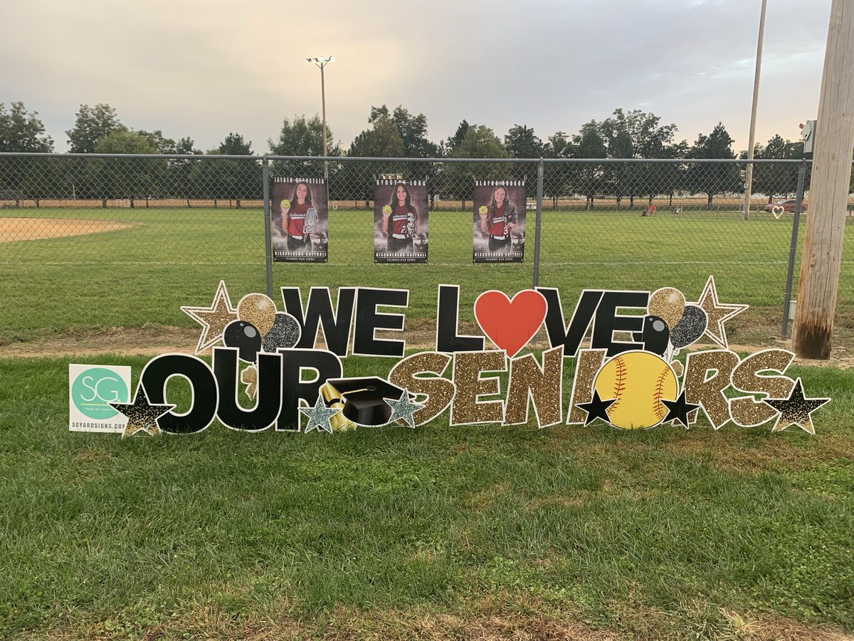 3434TheAnchor's tweet photo. Celebrating the @DiscovererWay @newman_coach SB Team. #AlwaysMaroon&White #GoDiscoverers #Seniors https://t.co/KPa8DOLez5