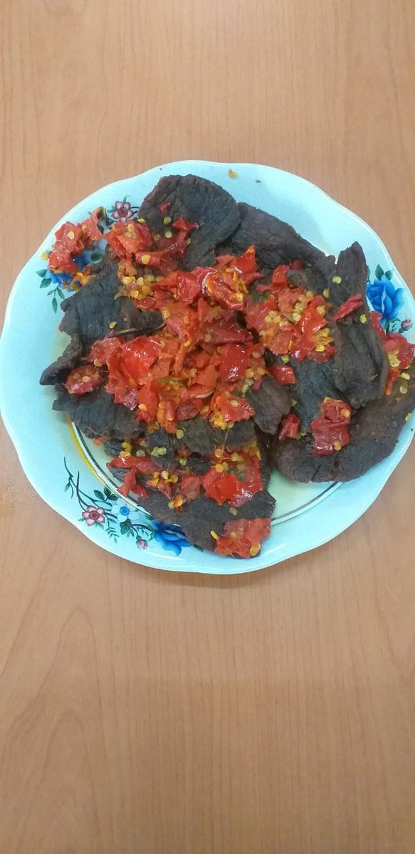 Halo warga X, baru balik dr hibernasi. Izin share cemilan&amp;makanan jualan ku ya, delivery jabodetabek bs menggunakan paxel, luar kota dlm/luar Pulau Jawa jg bs :) 
Ada dendeng lado merah&amp;hijau, aneka rendang (kacang merah, jengkol, paru) , ayam lado mudo <a href="/arieparikesit/">#KelanaRasa</a>