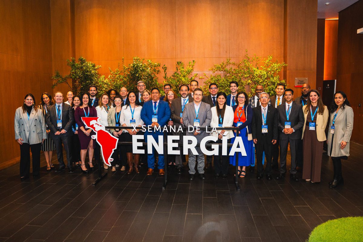 🤝 Como parte  de este acto internacional, se realizará la Reunión de Ministros de Energía, máxima instancia de decisión política en materia de energía para la Región.

El viceministro Medina participará en este espacio y abordará el panorama energético del Ecuador.