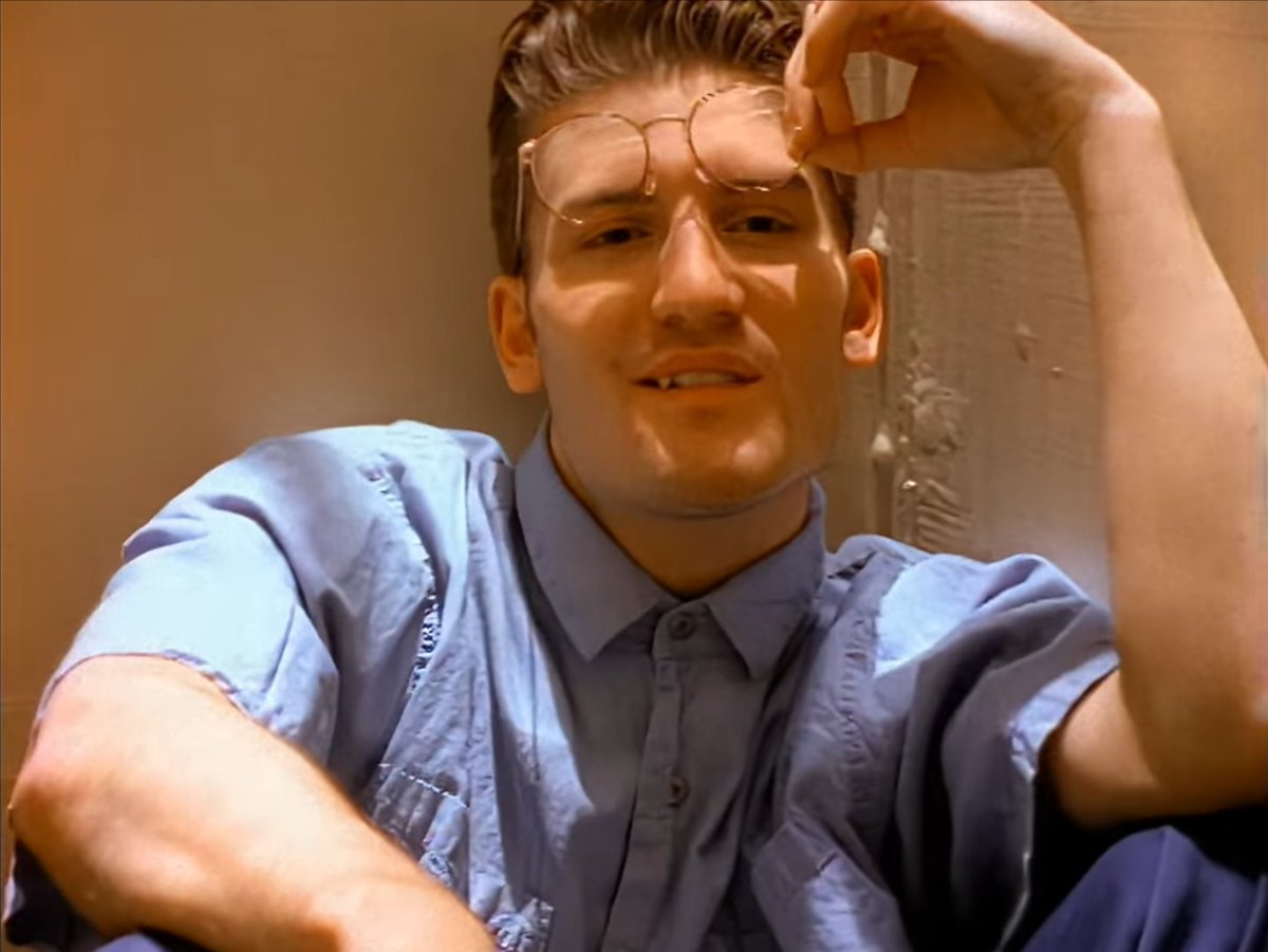 IosephDandlion's tweet image. &amp;gt;Invents reggae
&amp;gt;Leaves