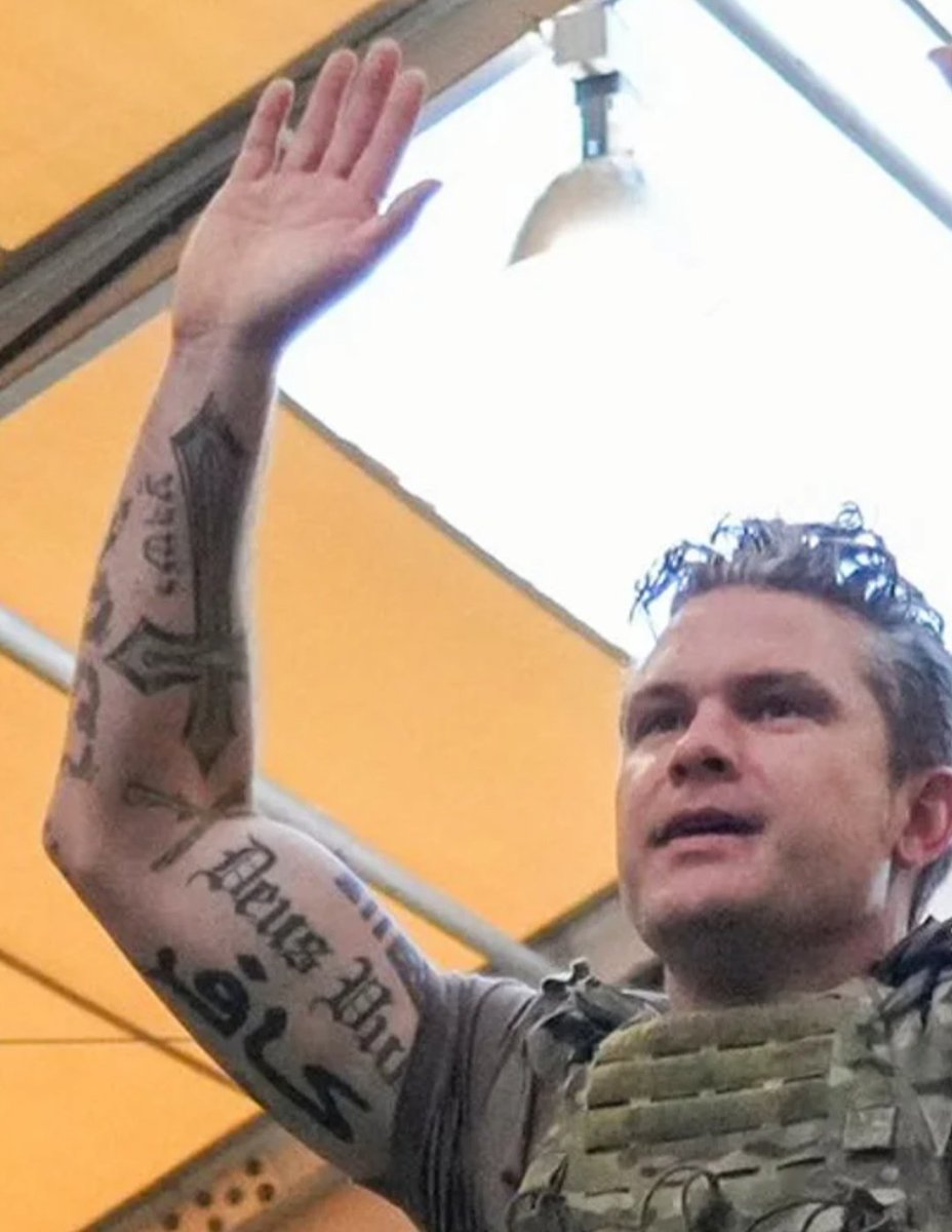 Kim43688549's tweet photo. #Flagcodeviolations and tattoos are Aok tho https://t.co/uJDIAkynvl