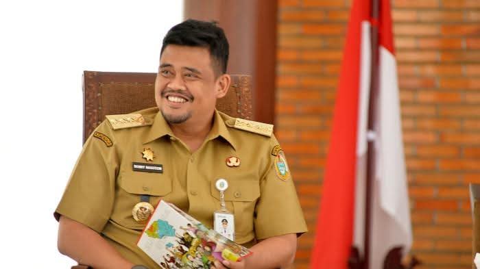 Sudah semestinya Mobil Plat Luar kota membayar restribusi dimana mobil beroperasi atau ganti Plat dimana mobil beroperasi sehingga bayar pajak , 
untuk biaya perbaikan jalan ....