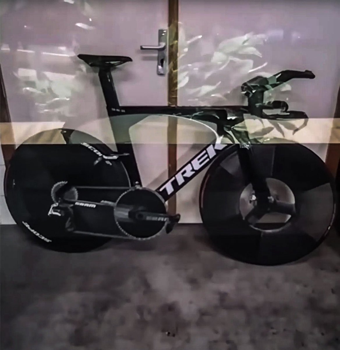 Lukáš Ronald Lukács tweet media