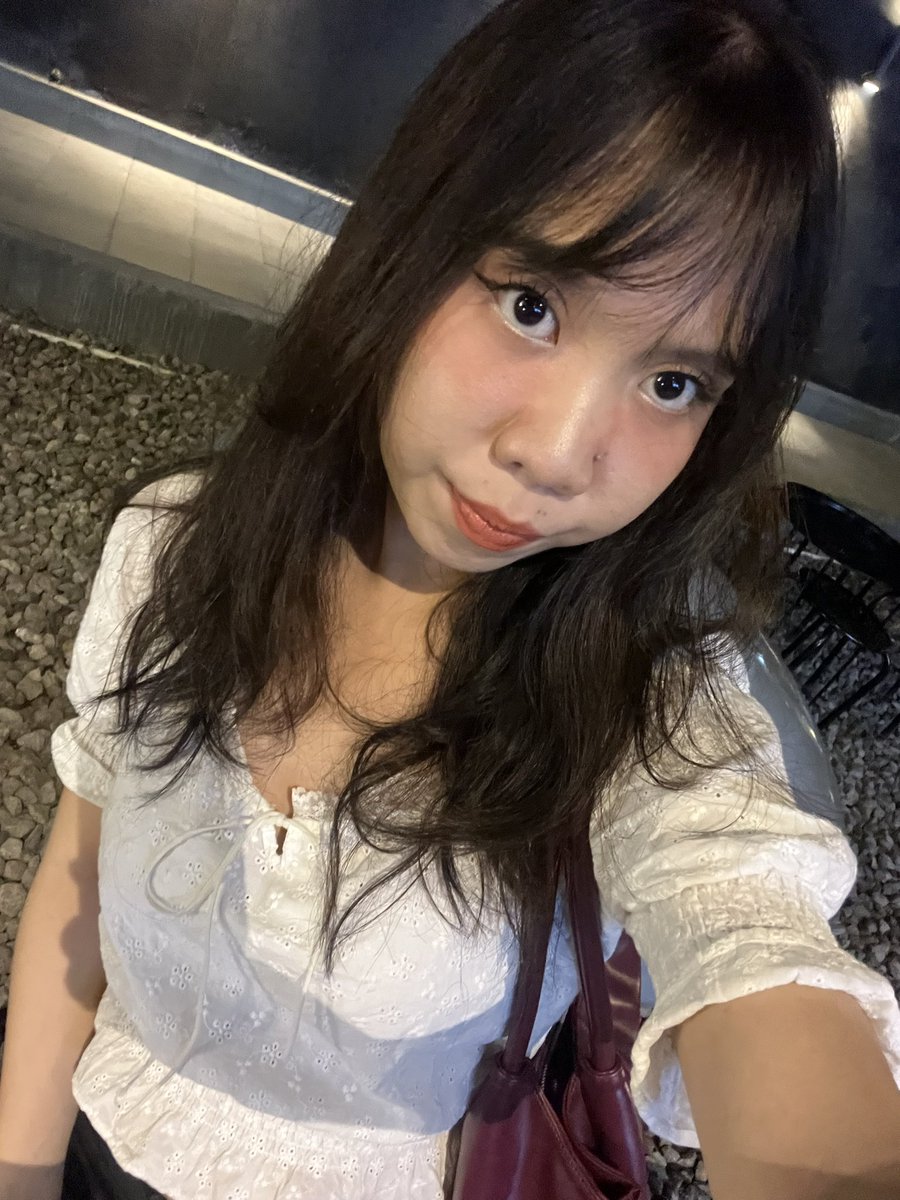 Rosnemary's tweet photo. Whats on the air that night, never felt prettier 🎀🩷 https://t.co/mQqbBqtff1