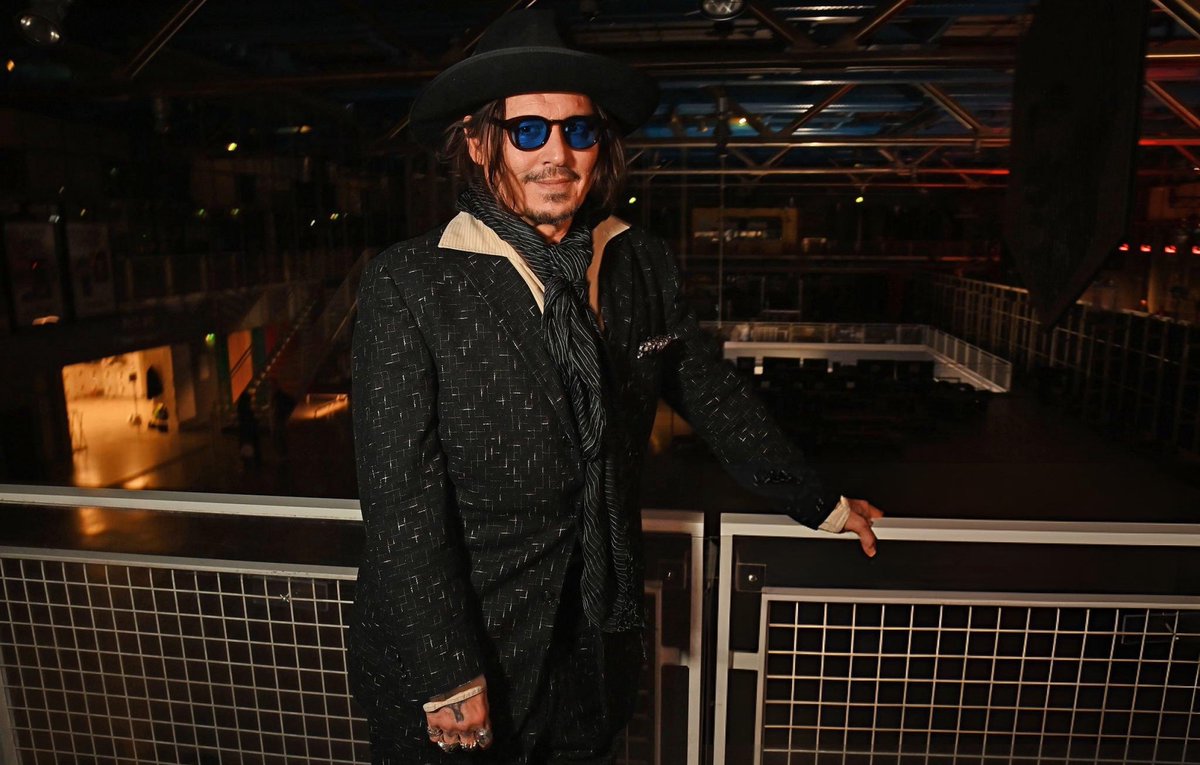 Central Johnny Depp tweet media