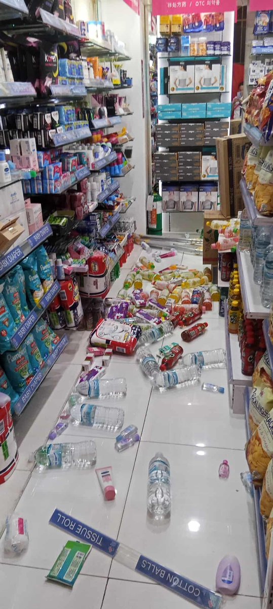 Called my colleagues last night to evacuate the area ,okay ra na bayaon ang store as long as safe silang tanan. Mactan Airport T2 can hold up to 8 magnitude pero diri lalim ang kakusog sa linog gabii. Everyone is safe Thank you God🙏🙏