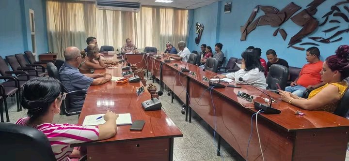 DeFcmm94497's tweet image. Hoy se llevó a cabo una importante reunión de informatización en nuestra universidad, donde se abordaron temas cruciales relacionados con la protección de los equipos informáticos y el bienestar de nuestra comunidad universitaria.
#Informatización #SeguridadInformática