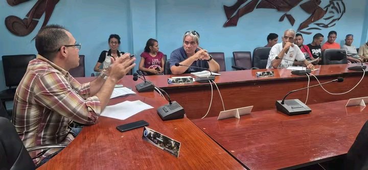 DeFcmm94497's tweet image. Hoy se llevó a cabo una importante reunión de informatización en nuestra universidad, donde se abordaron temas cruciales relacionados con la protección de los equipos informáticos y el bienestar de nuestra comunidad universitaria.
#Informatización #SeguridadInformática