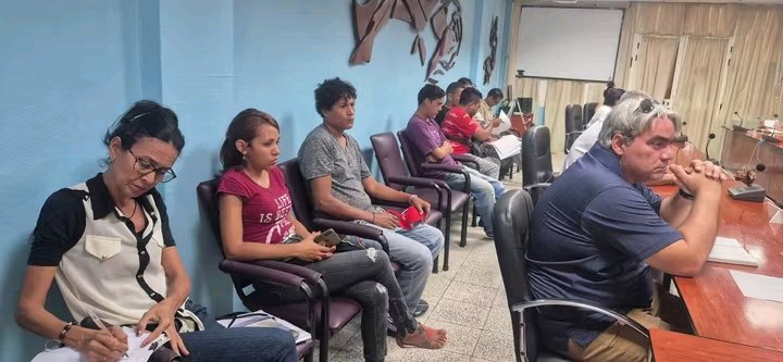 DeFcmm94497's tweet image. Hoy se llevó a cabo una importante reunión de informatización en nuestra universidad, donde se abordaron temas cruciales relacionados con la protección de los equipos informáticos y el bienestar de nuestra comunidad universitaria.
#Informatización #SeguridadInformática