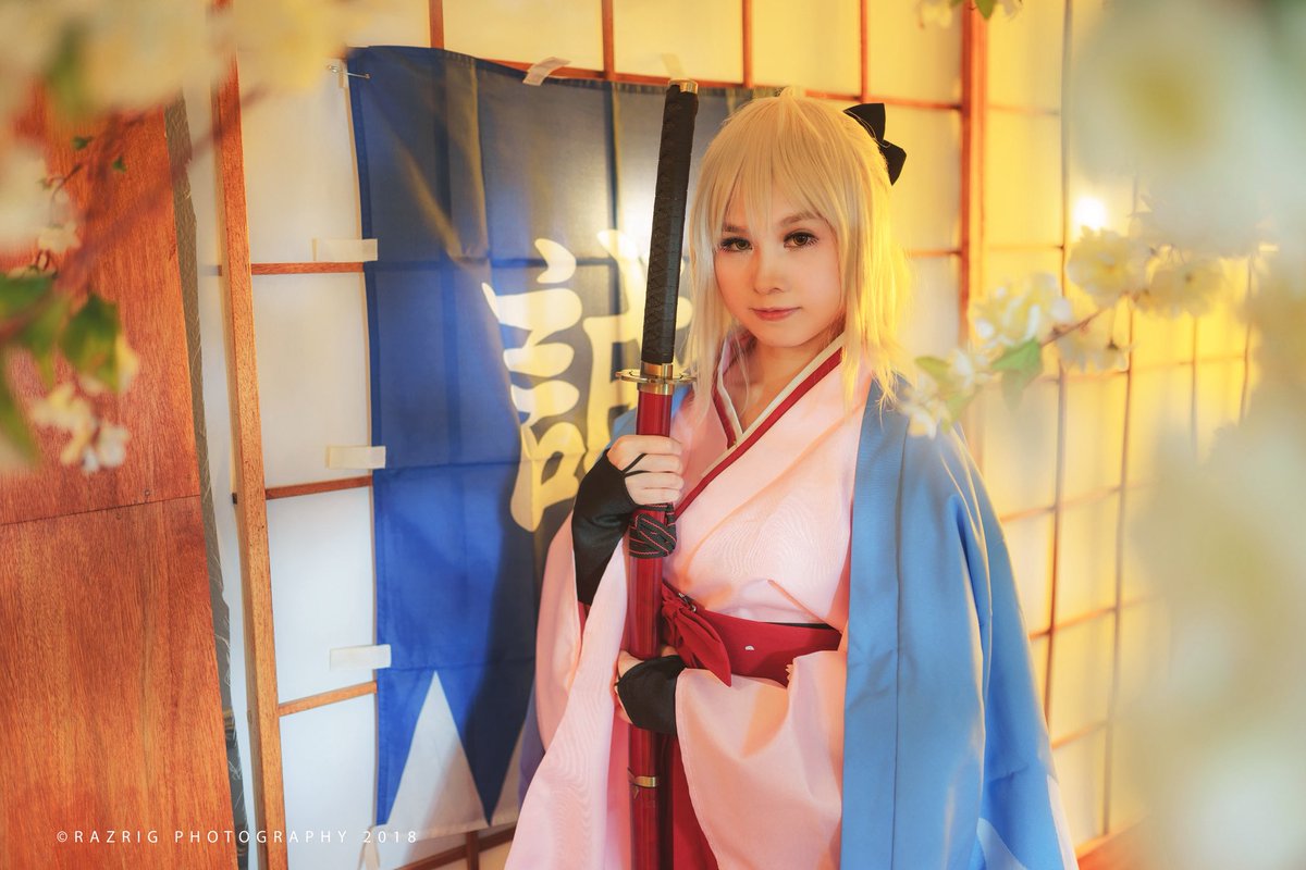 KowalMiel's tweet photo. ［コスプレ / Cosplay］
Fate / Grand Order
新選組  沖田総司

📷 @RazrigPhotos 
.
#FGO #FGO10周年 #新選組 #沖田総司 #浅葱の羽織袴 #誠の旗 https://t.co/cXjeUo6WL4