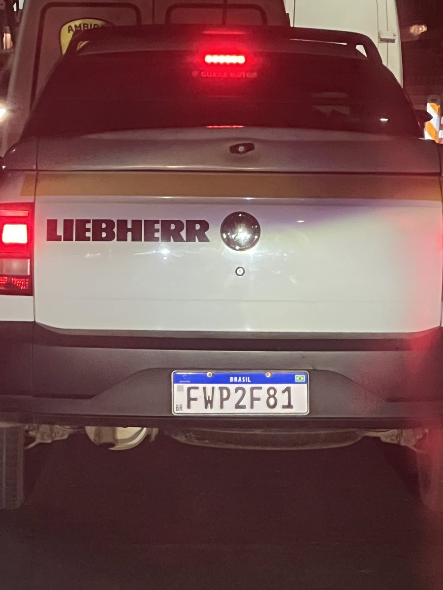 andreldnel79's tweet photo. Alô @Liebherr vamos cuidar bem de seus colaboradores pois educação no trânsito tá bem longe. Seu colaborador acabou de me fechar, jogar o carro em cima e ainda me mandou para aquele lugar, educação primorosa par que trabalha em uma multinacional desse porte. PARABÉNS 😡 https://t.co/I8Lylc7vCv
