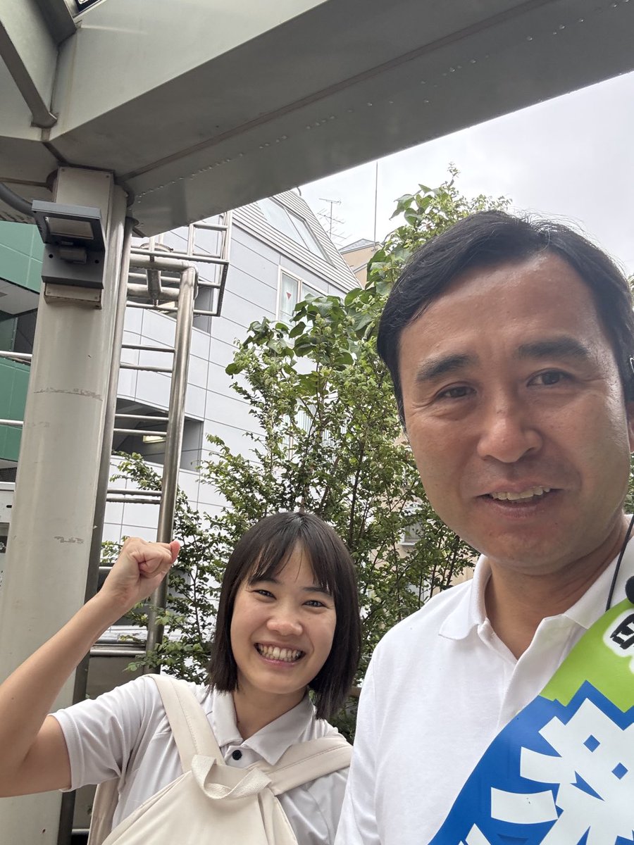 成増駅北口街頭活動中に、都議選に立候補された船本優月さんとバッタリ

今後は無所属的な立場で政治活動は続けていく予定とのこと

これからの更なるご活躍を期待してます(^^)