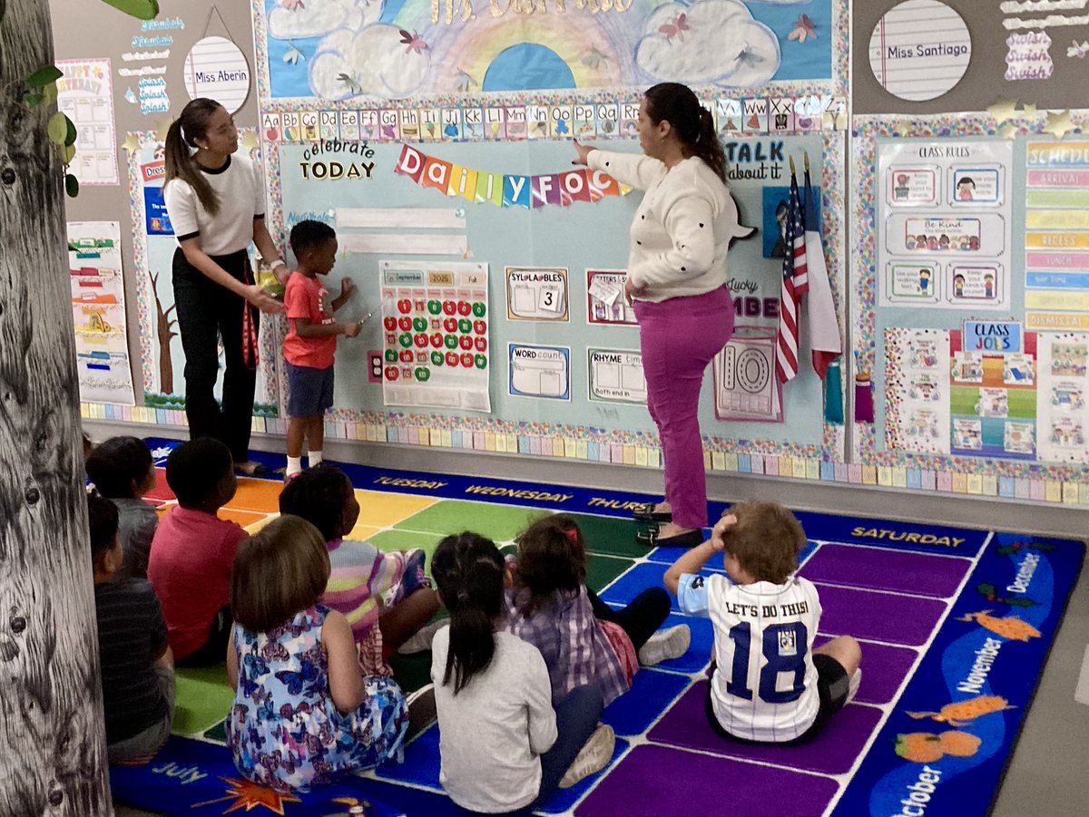 Got to see an amazing host teacher and passionate teacher resident Team Teaching over at <a href="/TheEarlyEdLab/">The Early Education Lab at the Reese Center</a>! These prek students were so engaged in the learning! <a href="/FortBendISD/">Fort Bend ISD</a> #ResidencyinFBISD