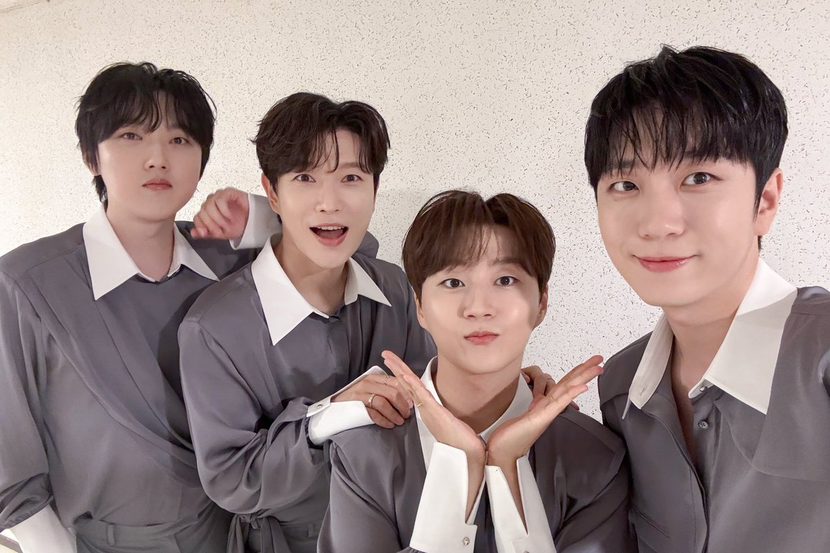 #마음찍은트친과아무것도하지않지만그저서로를뮤트하지않았음을확인하며10월도행복하시길바라기
10월에도 잘 부탁드립니다 😊