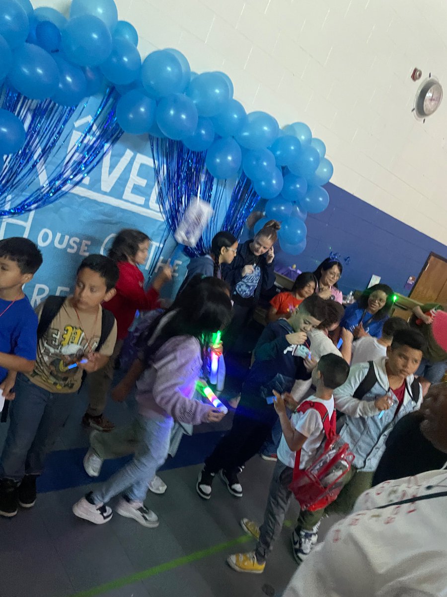 Clopez121299's tweet image. ✨ Another exciting House Selection today with our 2nd and 3rd graders! 🎉 Thank you to our amazing parents for joining the fun and supporting our students as they found their House family. 🤍💚💙❤️ #HouseSelection #BuildingCommunity @NHFineArtsMag @Mr_Quintanilla1