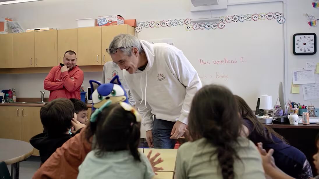 Breaking Down Barriers - First Assist, founded by former NHL player John Chabot, aims to help Indigenous students succeed in school by using sports as a motivational tool to boost attendance, classroom engagement, and promote healthy life habits: tsn.ca/nhl/video/2025…

#NDTR