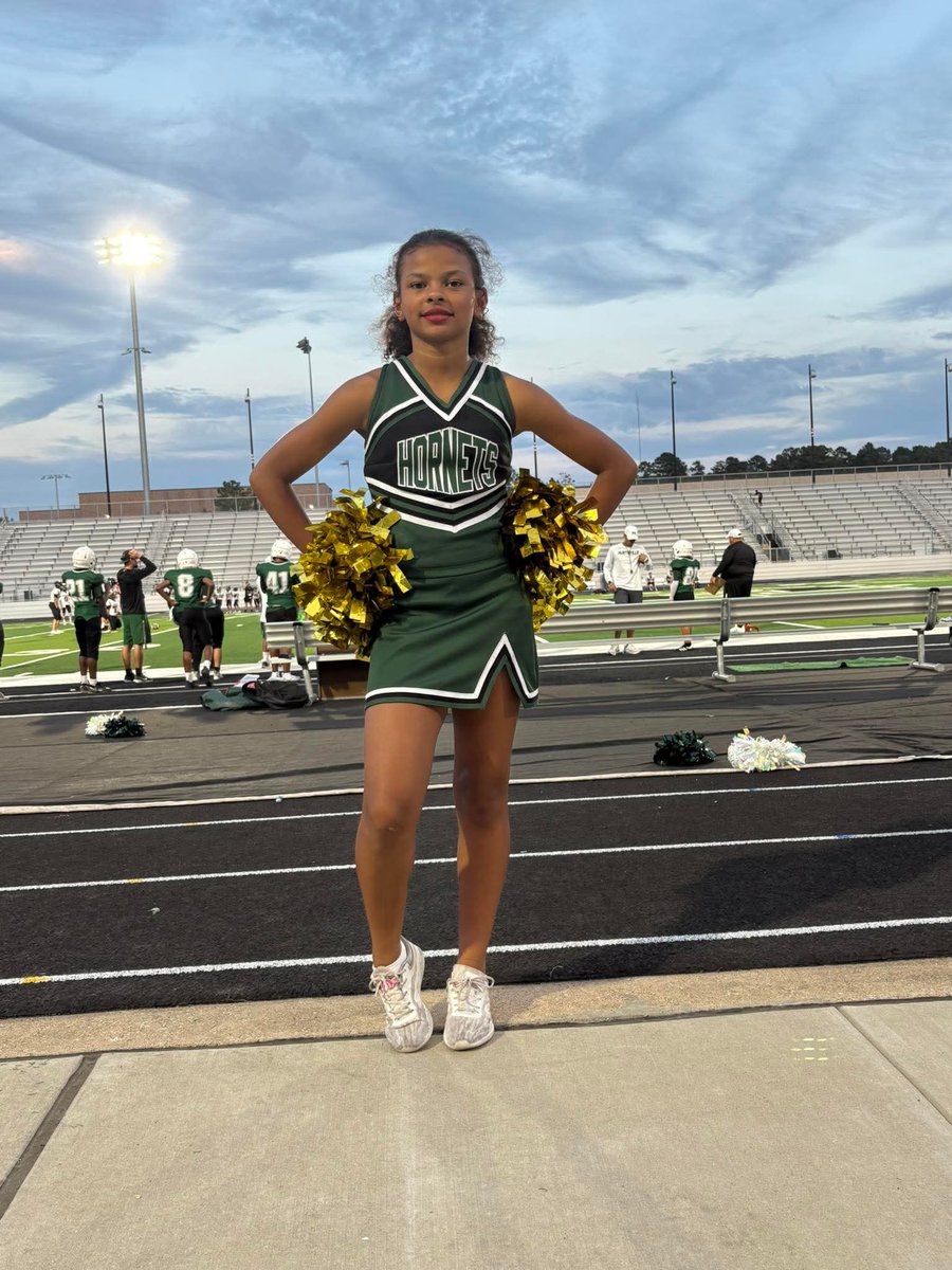 HornetBuzzMPMS's tweet image. Please welcome our cheerleader of the week Kennedy!!! Kennedy brings unmatched energy, dedication, and positivity to the squad. Her spirit lifts the team, and her leadership shines on and off the field. We’re proud to celebrate her this week! #MPMS2026 #CheerMPMS #HornetNation