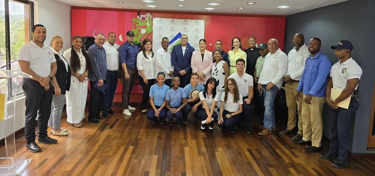 El Ministerio Público de Puerto Plata, suscribió una Carta Compromiso junto a ADOMPRETUR Sosúa, reafirmando el compromiso con un Turismo Responsable y sostenible en el municipio de Sosúa. <a href="/kelmiduncan/">Kelmi Duncan</a>
<a href="/hipala/">HPatricia Lagombra</a>