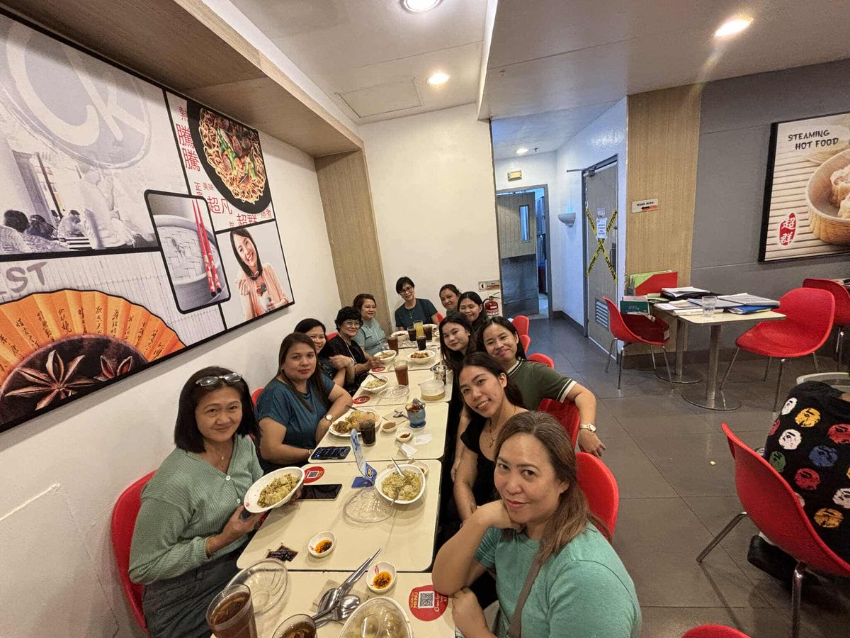After ng event ni Darren last Saturday sa Travel Expo sa SM Megamall... diretso kami sa favorite naming restaurant ang  <a href="/chowking_ph/">Chowking 超群</a> para mag merienda! 💚

Cto : <a href="/tiu_anna/">Anna Tiu</a>

#DARREN <a href="/Espanto2001/">Darren</a> 
<a href="/TheDarrenatics2/">Darrenatics Official</a>