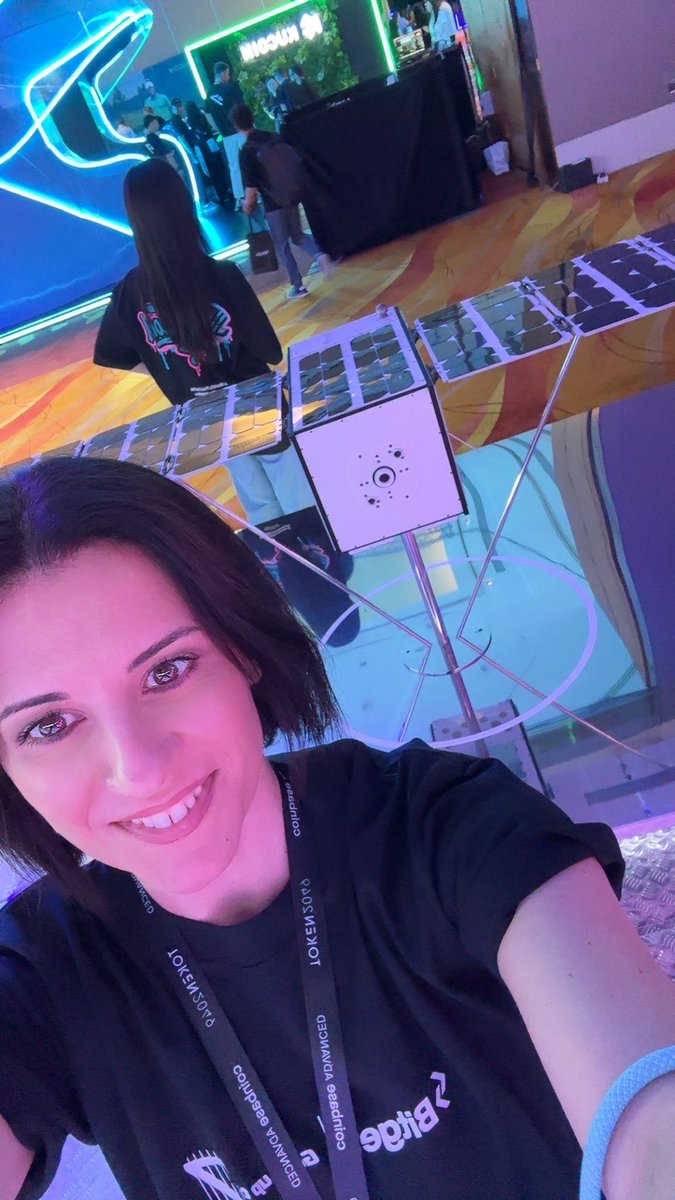 Enigmabuilder's tweet image. GM from #token2049 @_spacecoin @cafeGM teams rocks