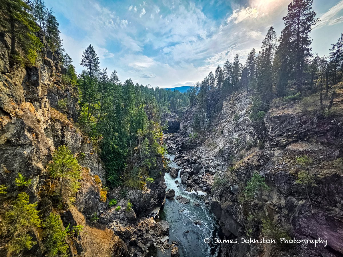 Element321's tweet photo. Cascade Falls is located in the  Cascade Gorge close to Christina Lake in BC’s Boundary Country
#ipulledoverforthis #hiking #hikingadventures #OptOutside 
#hikingphotos #ExploreBC #travel #outdooradventure #canada
#GalaxyS25Ultra #SamsungPhotography  #Samsung #WithGalaxy #travel https://t.co/Cpk8DQ1Ltr