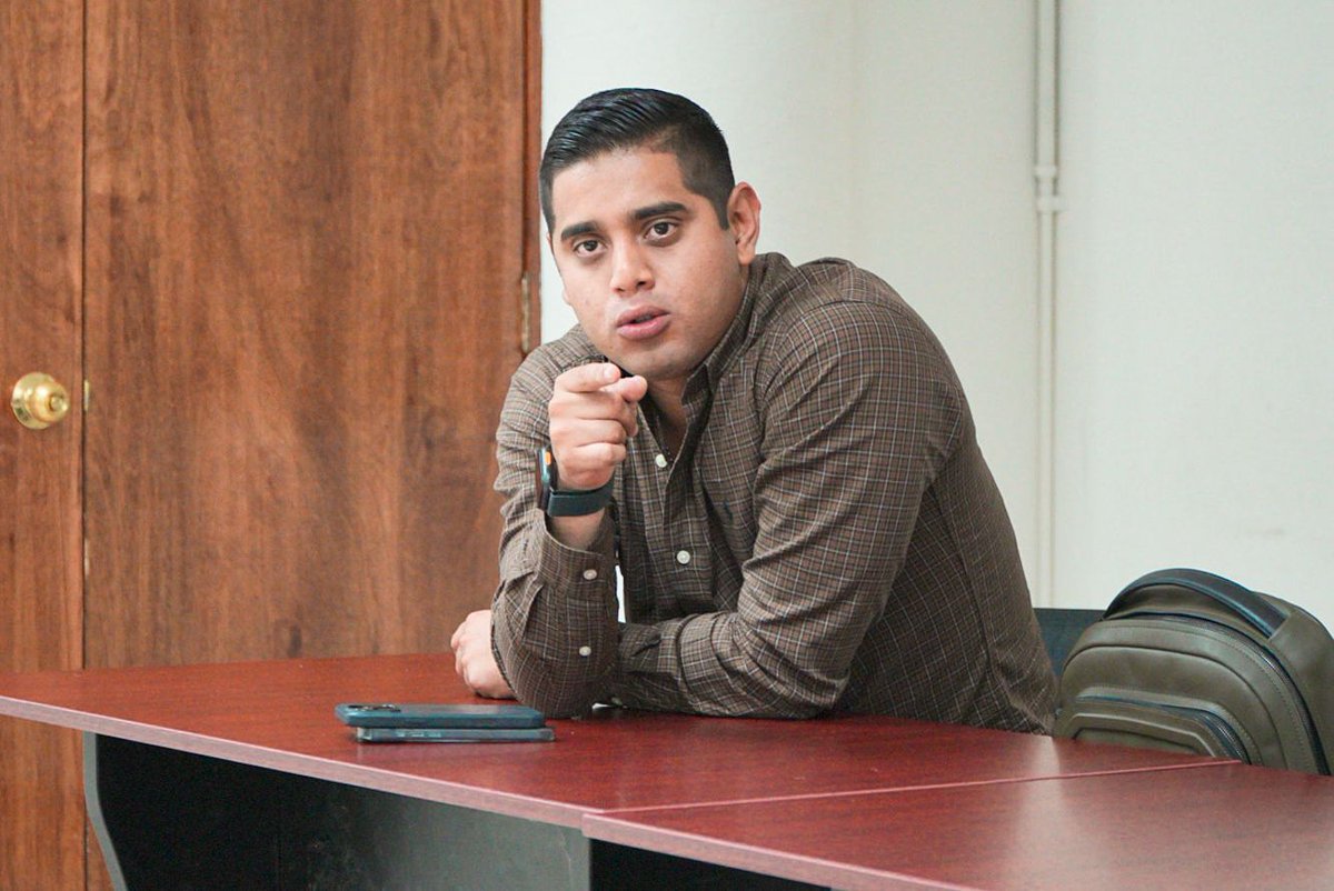 Para fortalecer la seguridad en el transporte público, nuestra secretaria, <a href="/Yes_Nolasco/">Yesenia Nolasco Ramírez</a>, sostuvo una reunión con el director del <a href="/C4_Oaxaca/">C4 Oaxaca</a>, Jaime González Estudillo, para coordinar acciones que garanticen traslados más seguros para todas y todos.
#MovilidadQueTransforma