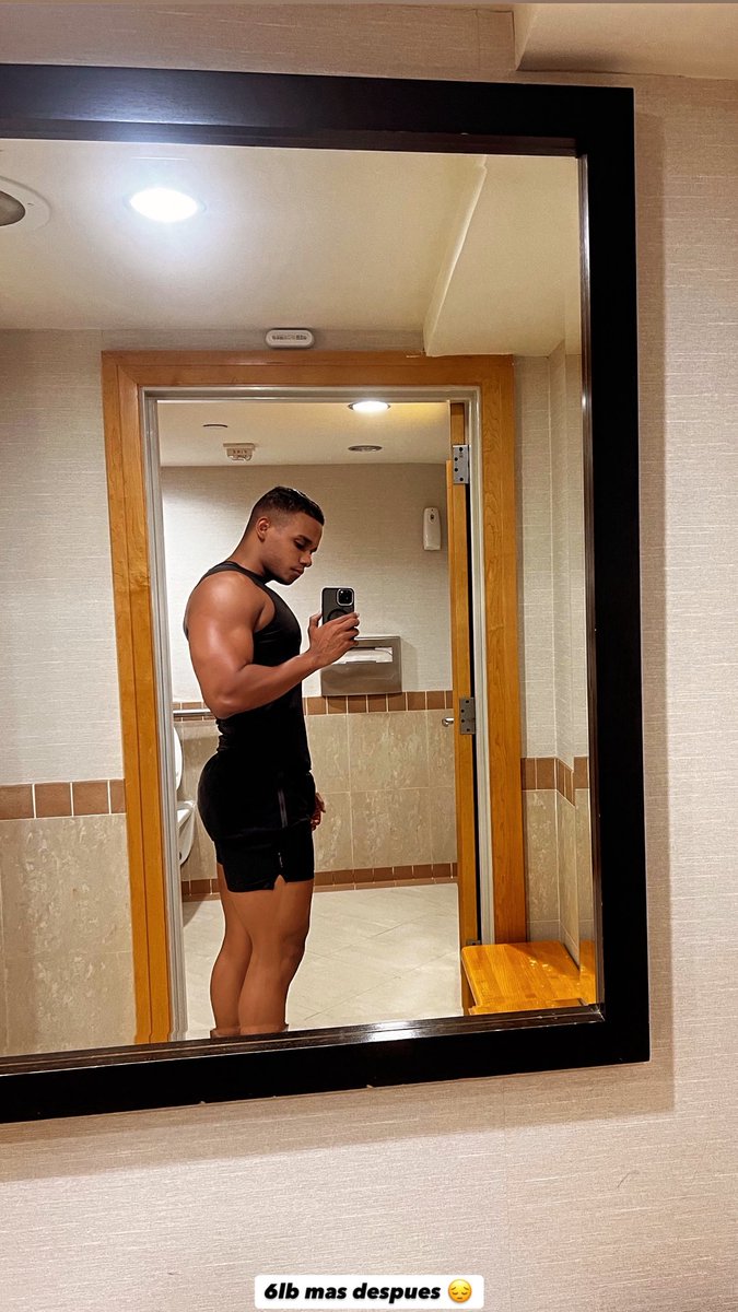 itzjamespeter's tweet image. Ya creo se me nota un poco el gym 🥲