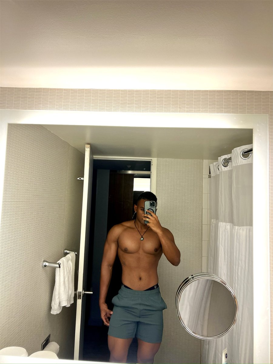 itzjamespeter's tweet image. Ya creo se me nota un poco el gym 🥲
