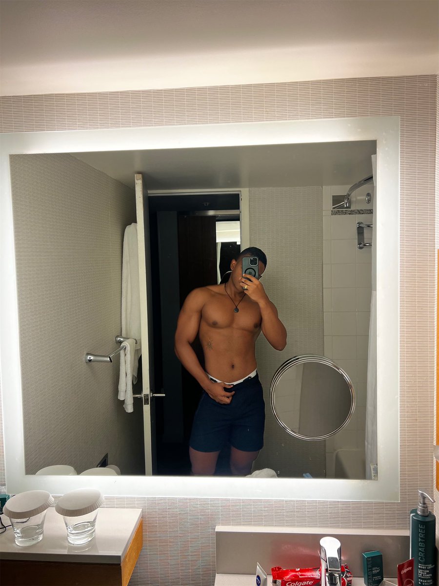 itzjamespeter's tweet image. Ya creo se me nota un poco el gym 🥲