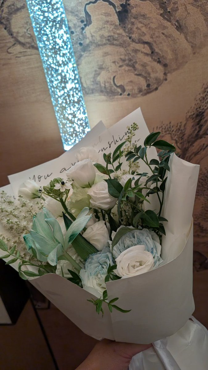 昨夜の晩餐会では様々な中国ならではのショーも行われました🎉
マジックショーでは何故かステージに上げられてしまい、人の入った箱を串刺しに…🙅!?
勿論中の人は無事でしたよ♪
貴重な体験をありがとうございました🥂
今日はテニプリ現地出版社様2社に招待され、会社訪問とご挨拶に行ってきます🙋 