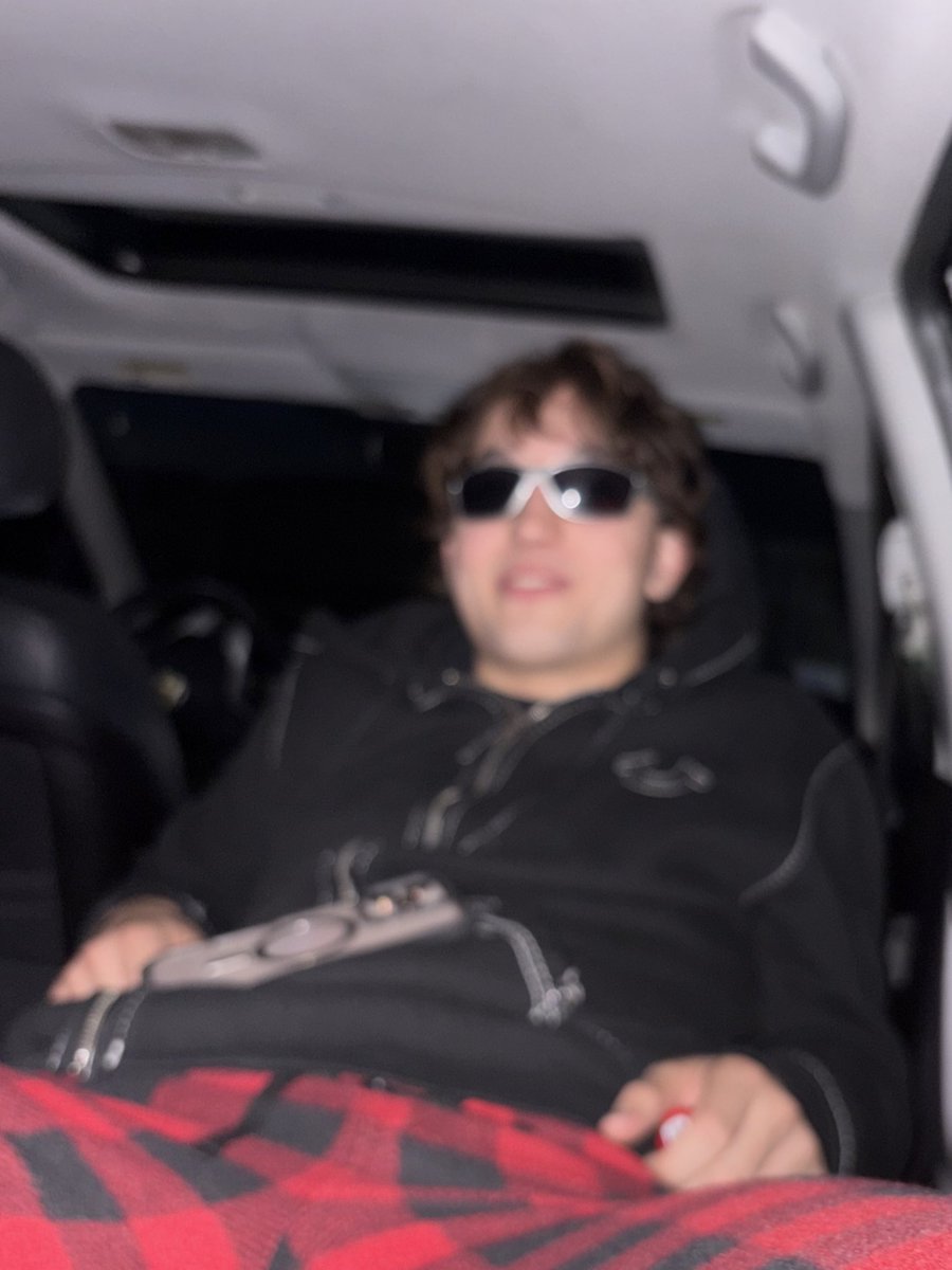 U only get 2 angles of me