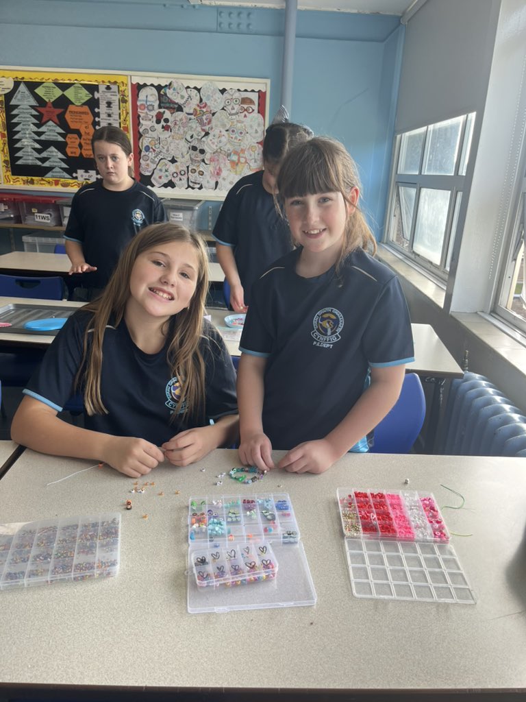 Jewellery club: as popular as ever! Lots of pretty pieces 😍 See you again next week 🤩