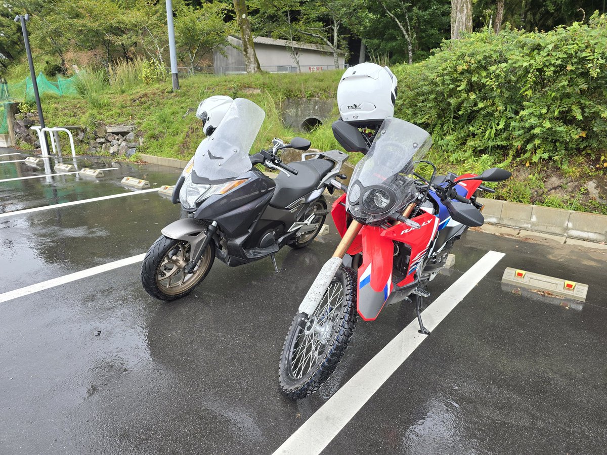 StaffYuya's tweet photo. 昼過ぎには戻ってきてバイクをスチーム😊👍️
からのイオンで食料品の買い物して今夜ご飯の下準備が完了😅
なかなかハードだな😇
#staffyuya #honda #nc750 #rc71 #バイクツーリング #三河湖 https://t.co/4eGhz4XhxY