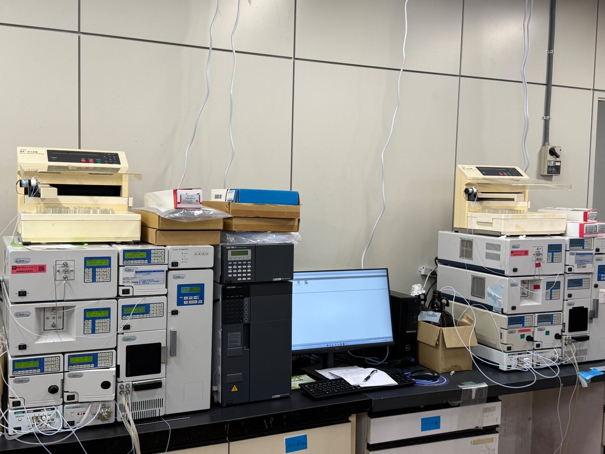 GPCの制御システムとデガッサーを更新しました。(節約のため)PC１台で、THFと水系GPCを制御する形にしました。DMF系GPCは実験室縮小のために、隣の部屋からの引越しまで完了しました。
#GPC #JASCO #高分子 #Polymers