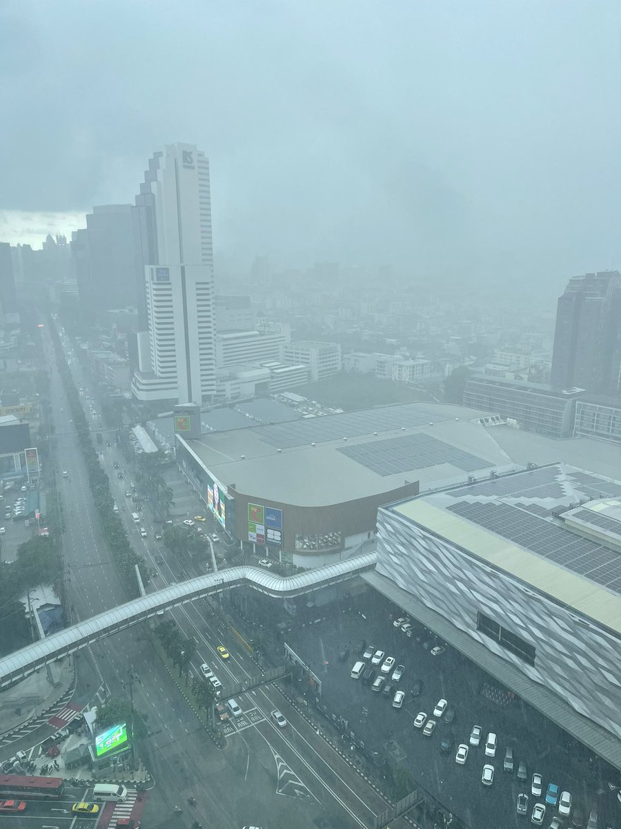 Aof1401's tweet photo. พระราม9 - ห้วยขวาง ฝนตกหนัก
#ฝนตก 
@fm91trafficpro 
@js100radio https://t.co/c39vCBlrMT