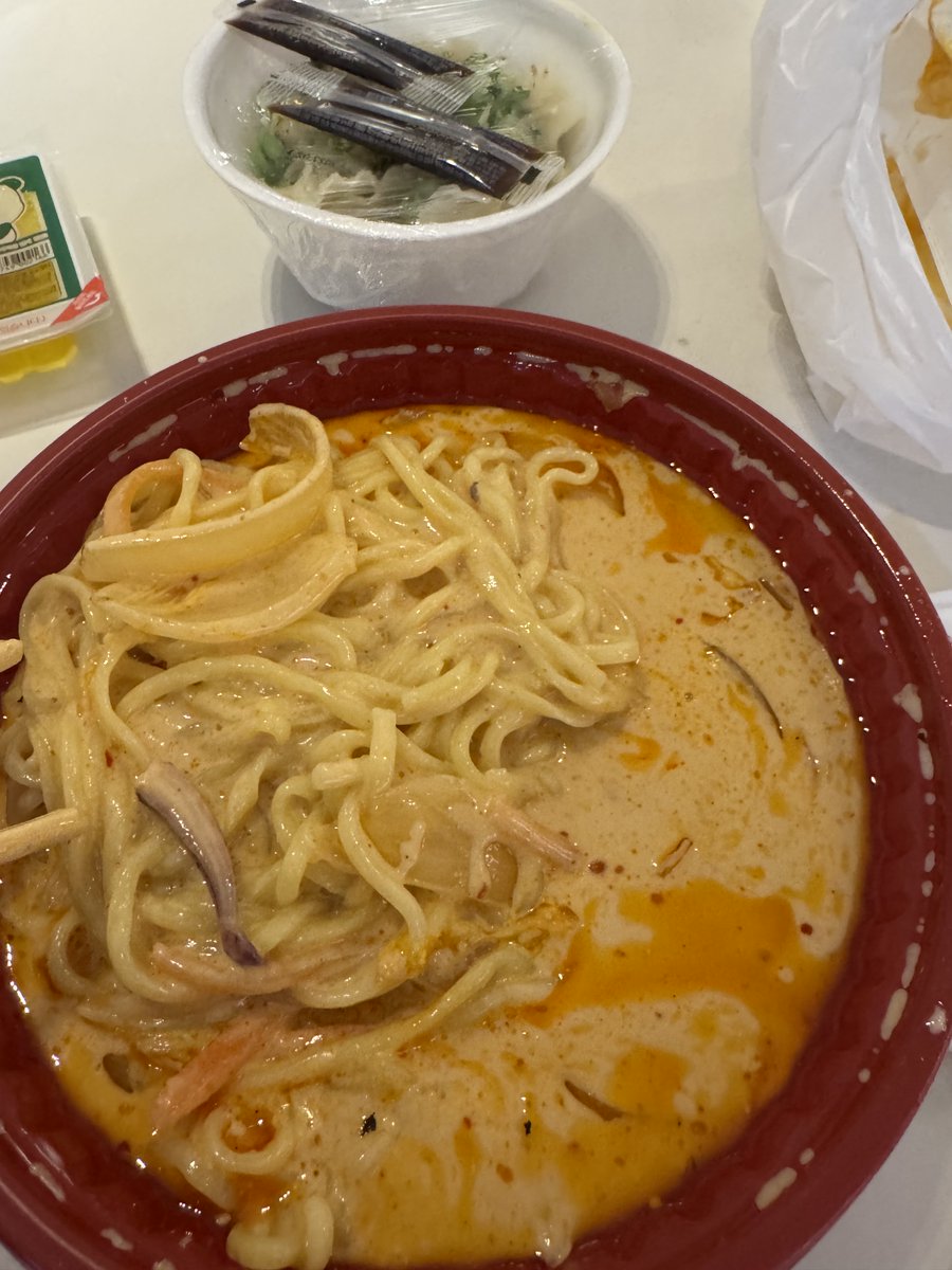 chcherishmylove's tweet image. 보배반점 크림짬뽕 이게맛있다고...?
나지금 맥날고구마버거먹은 심을자상태야...