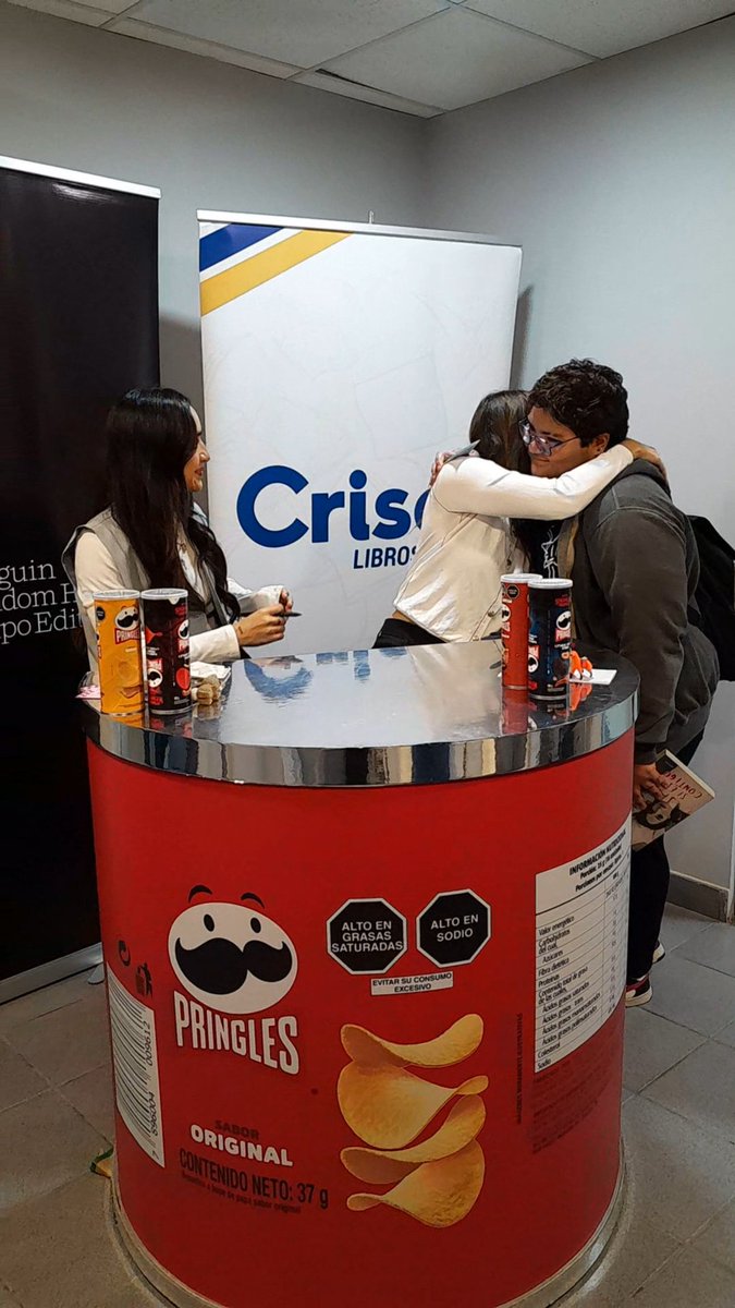 anzel___'s tweet photo. El mejor día de mi vida. 
@CalleyPoche gracias por existir. Podría decir tantas cosas sobre hoy. Después de años soñando con abrazarlas, hoy se cumplió y fue increíble. Las fotos no hacen justicia con lo hermosas que son. Simplemente gracias por todo, las amo demasiado <3 
-Dael https://t.co/pEpwY0RpOF