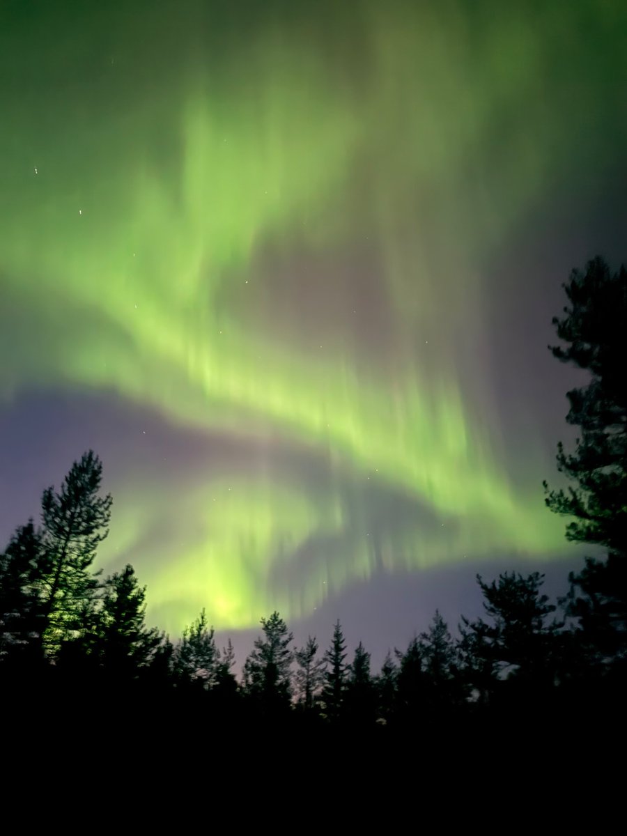 JenvanRiet's tweet photo. And the skies danced and flowed a river of light https://t.co/R9TiArMW03