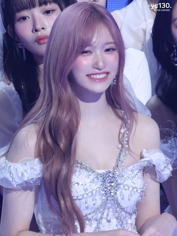 no context leeseo (@hyunseodaily) on Twitter photo 