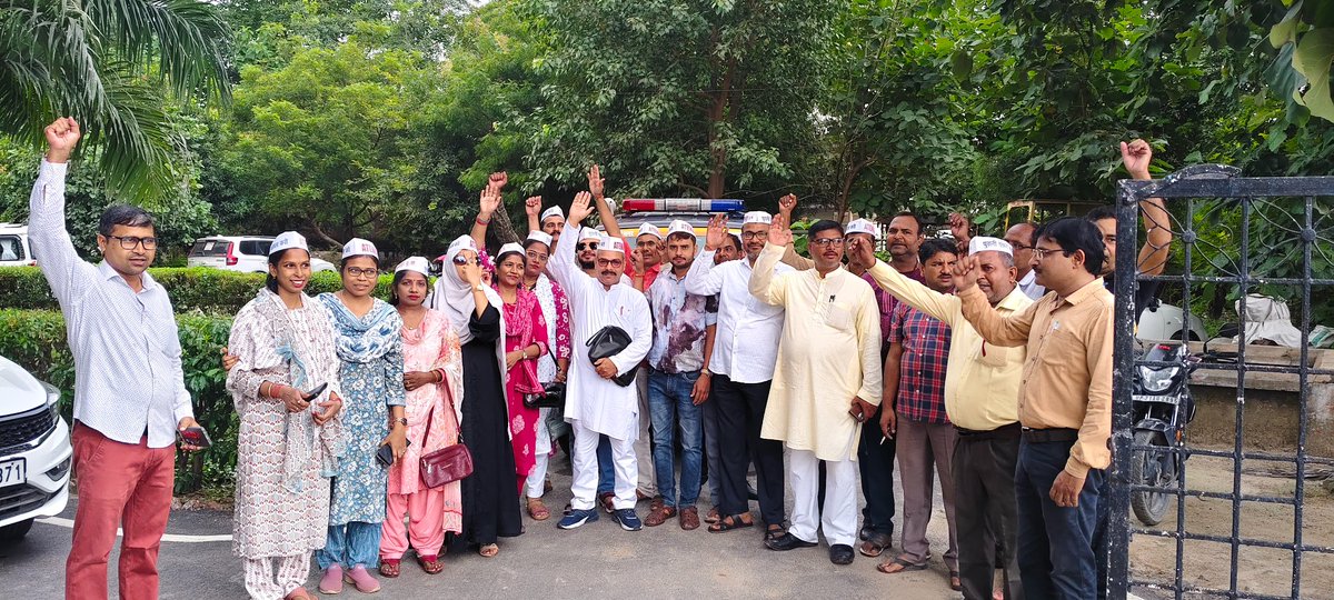 केन्द्रसरकार से सवाल आपके अनुसार अगर NPS अच्छी थी तो UPS क्यों लाए?
#NoNPS_NoUPS_OnlyOPS 
#NoTET_BeforeRTE
<a href="/narendramodi/">Narendra Modi</a> <a href="/nsitharaman/">Nirmala Sitharaman</a> 
<a href="/ravish_journo/">ravish kumar</a> <a href="/Aamitabh2/">Amitabh Agnihotri</a> @badguy4u@rajeevranjanMKH 
<a href="/journo_jitendra/">Jitender Bhardwaj</a> <a href="/vijaykbandhu/">Vijay Kumar Bandhu</a>