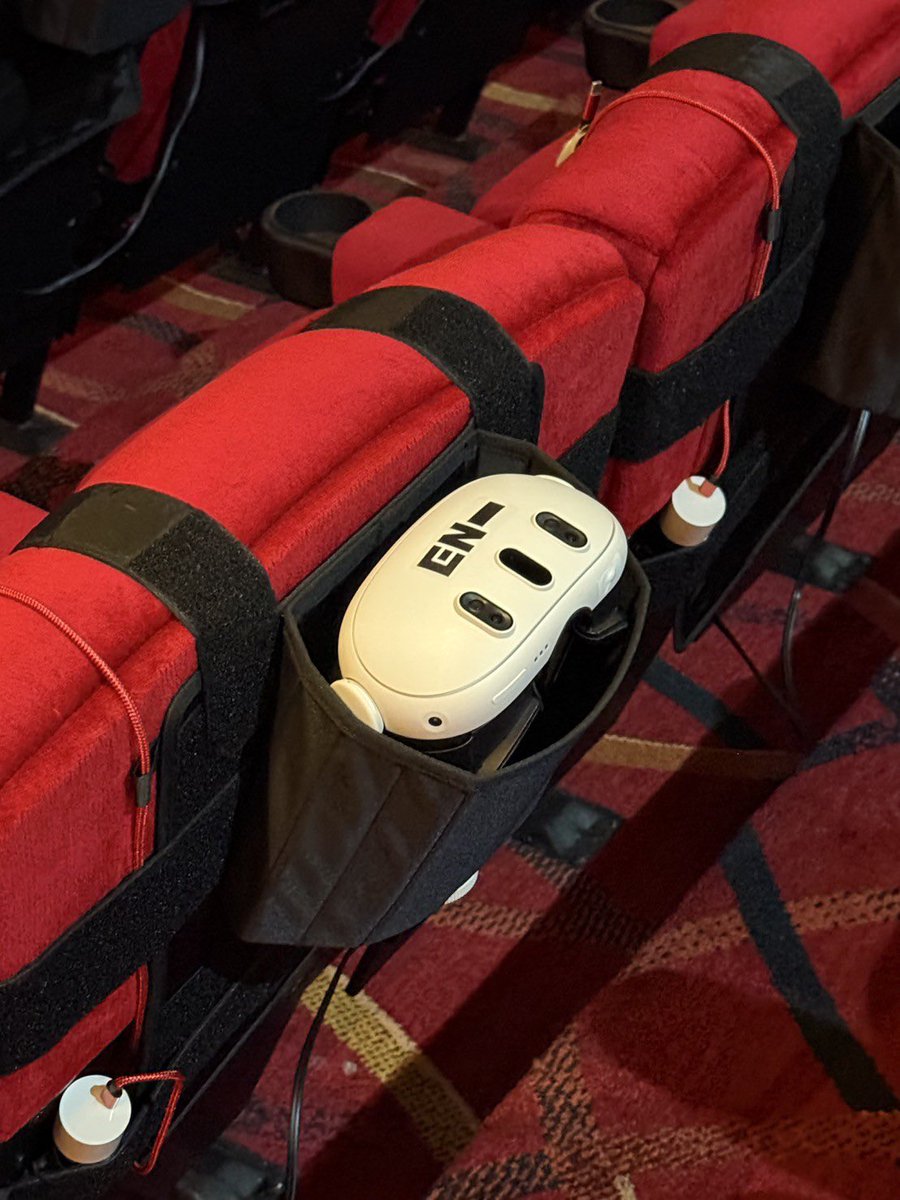 forforland_'s tweet image. VRเอนไก่ที่ไทยคือกุเห็นภาพรวมงี้แล้วแอบฟรินจริงๆนะ 600บาท ได้การ์ดสุ่มไม่พอ ได้แว่นอีกต่างหาก ตอนนี้ก็รู้สึกคุ้มกับที่จ่ายไปอยู่😭😭😭😭😭😭😭😭😭😭😭