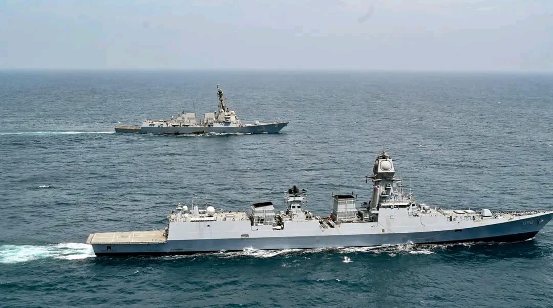 NetramDefence's tweet image. Indian Navy ship #INSImphal conducted joint training exercises #PASSEX with US Navy's #USSGridley in the Arabian Sea. The ships conducted coordinated helicopter cross-landings, anti-piracy boarding drills &amp;amp; shared operational techniques to improve coordination between both navies