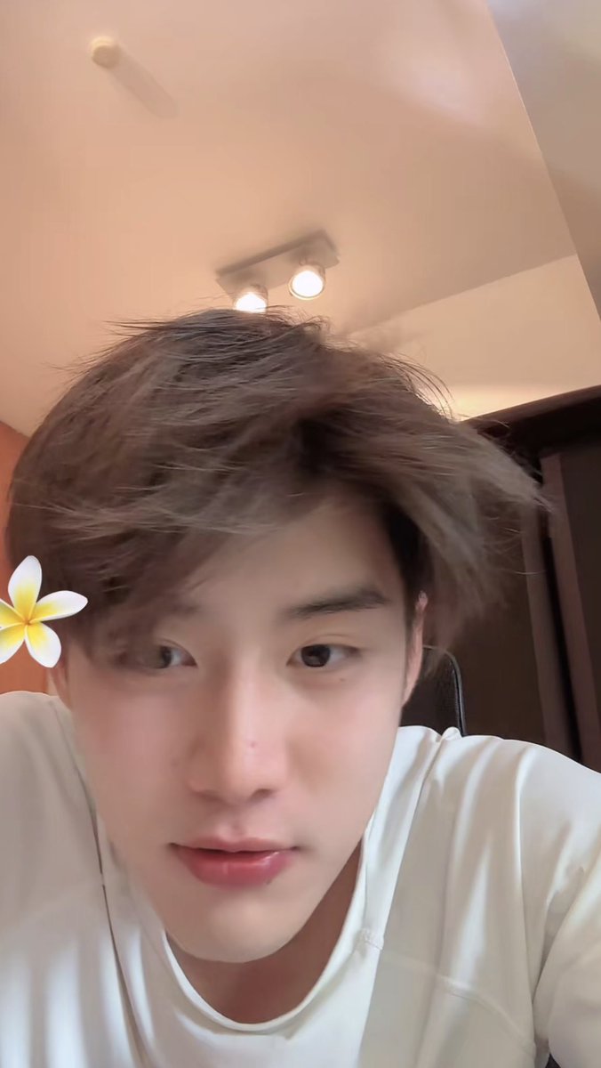 LengThanaphonOfficial tweet media