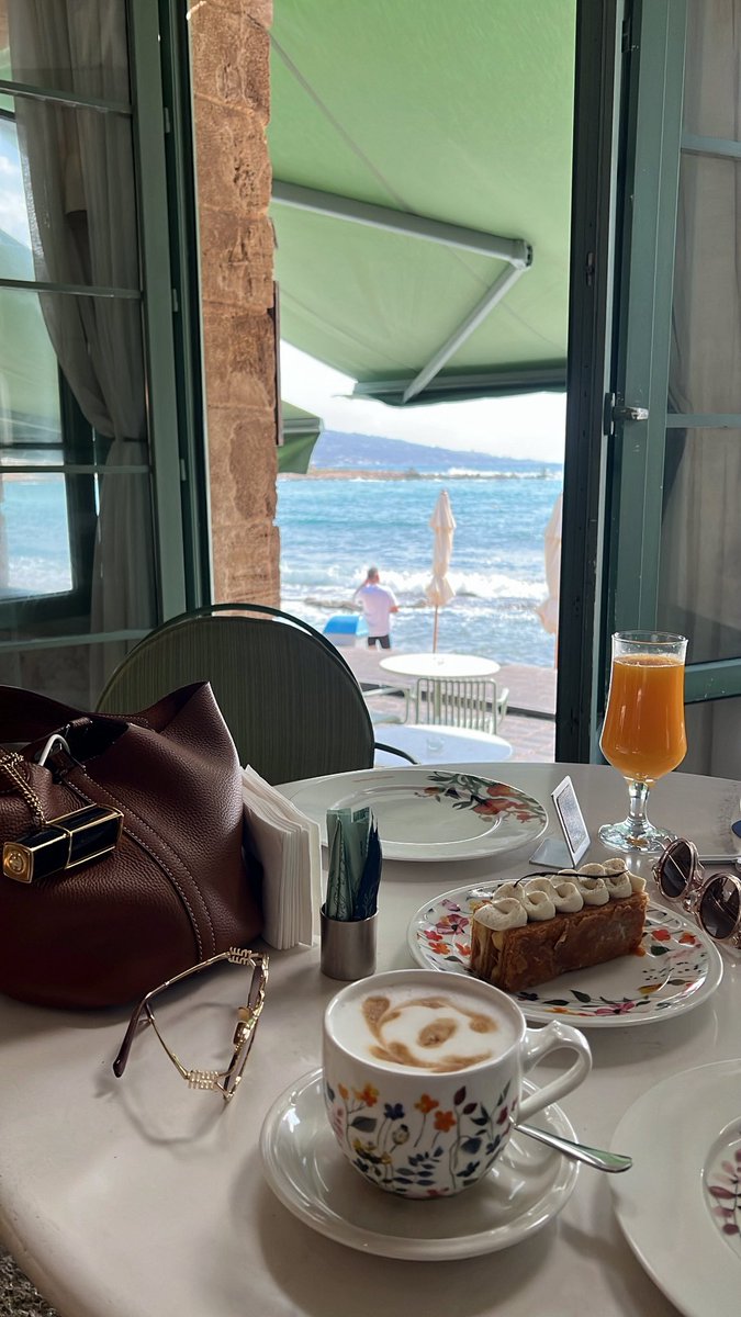 الــقــهــوة فـي بـيــروت غــيًّــر 🇱🇧
27 September