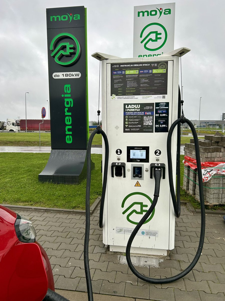 PiotrekMac's tweet image. Już za moment startują Energy Days 2025. Tematy to transformacja i bezpieczeństwo energetyczne, finansowanie, OZE i innowacje – tymczasem w Port Radomsko nikogo nie ma na stacjach ładowania - czyżby wszyscy jadą pociągami? 😜
#EnergyDays #emobility #transformacja